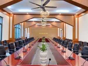 A picture containing indoor, ceiling, conference room, scene

Description automatically generated