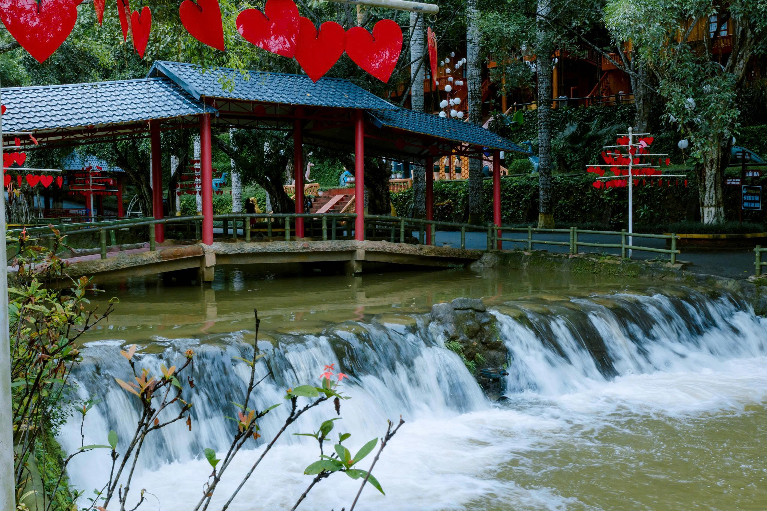 Khu du lịch Ao Vua
