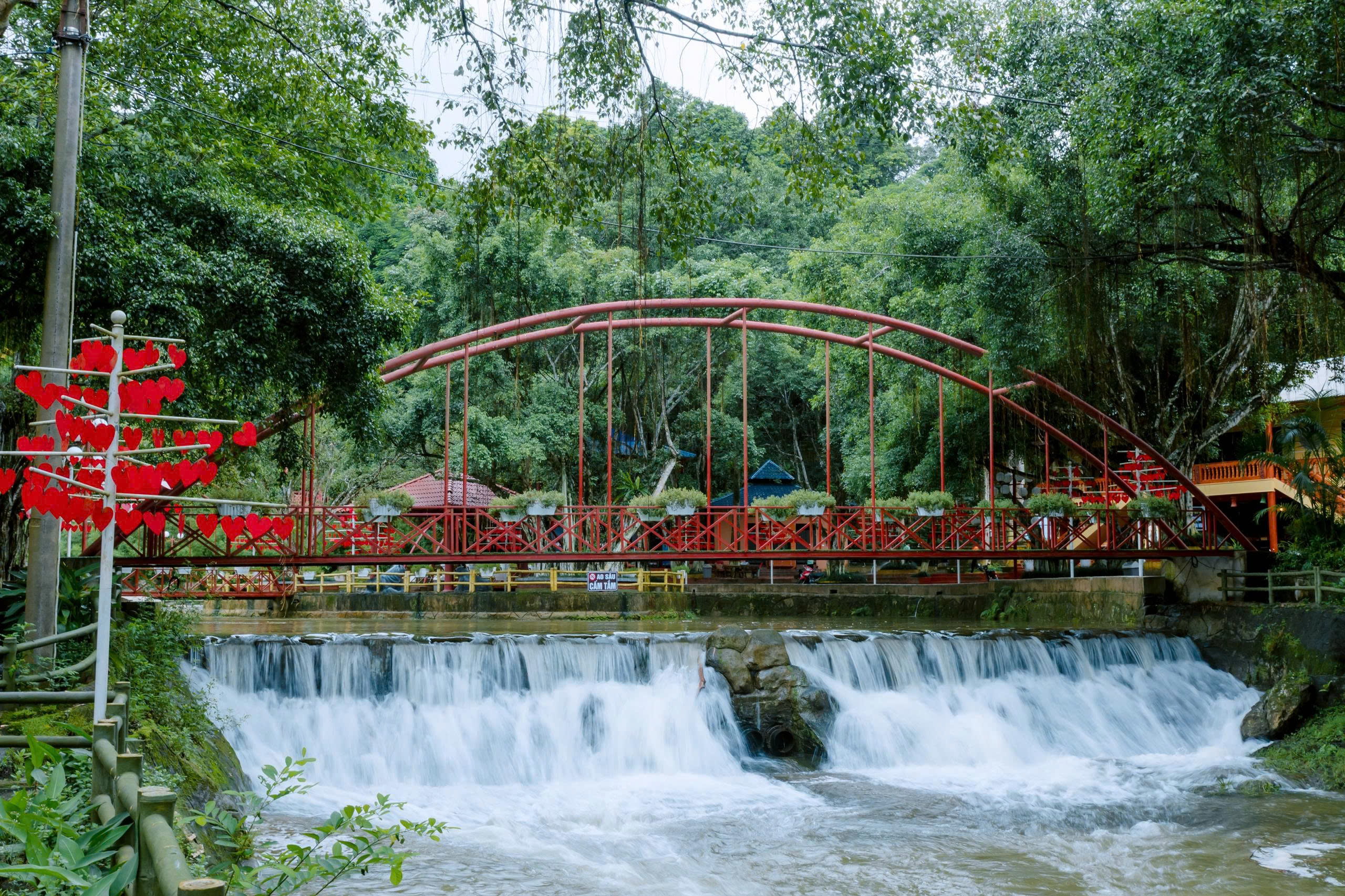 Khu du lịch Ao Vua