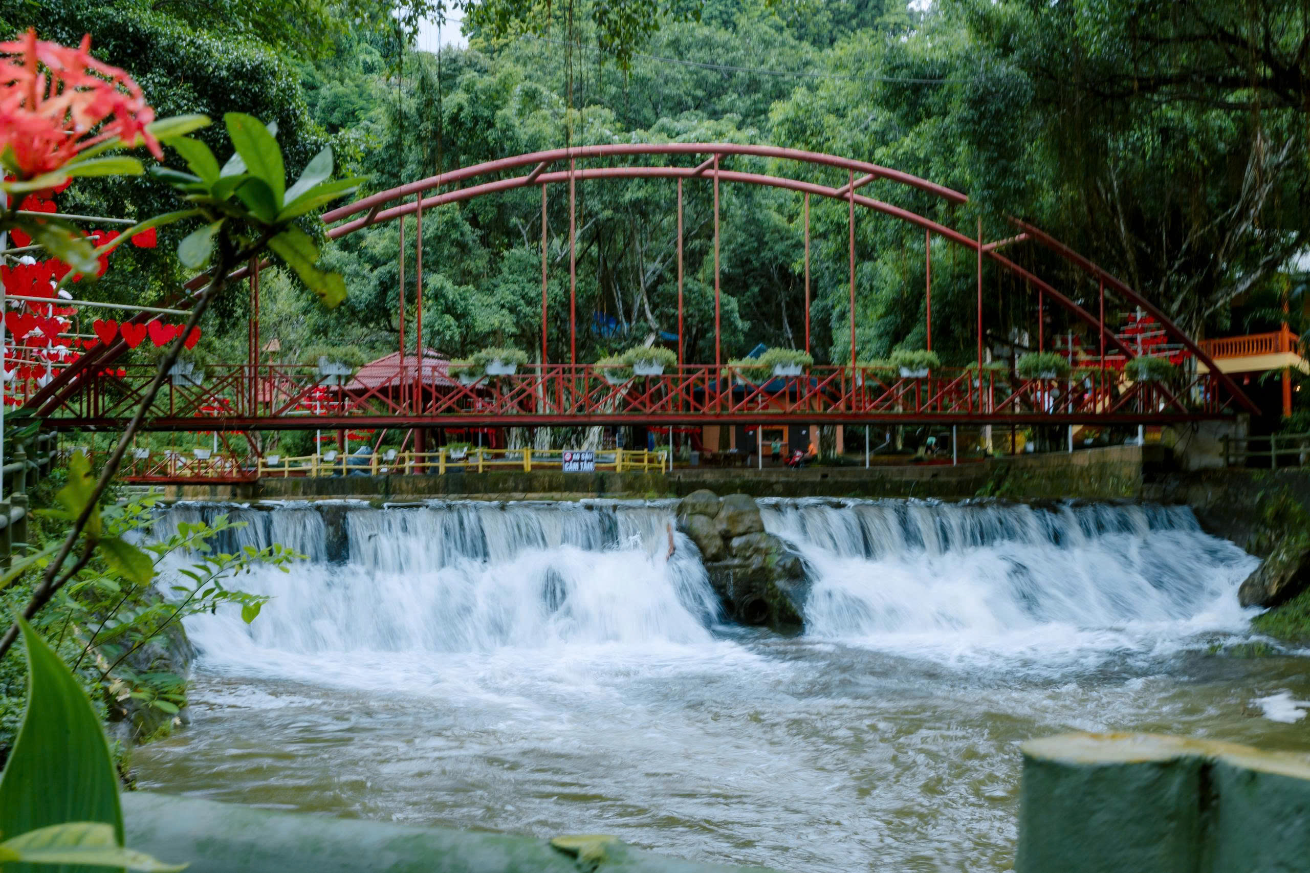 Khu du lịch Ao Vua