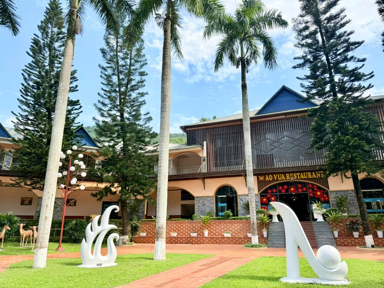 Khu du lịch Ao Vua